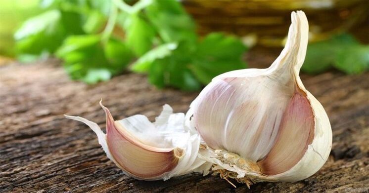 Folk remedies based on garlic are widely used in prostatitis.